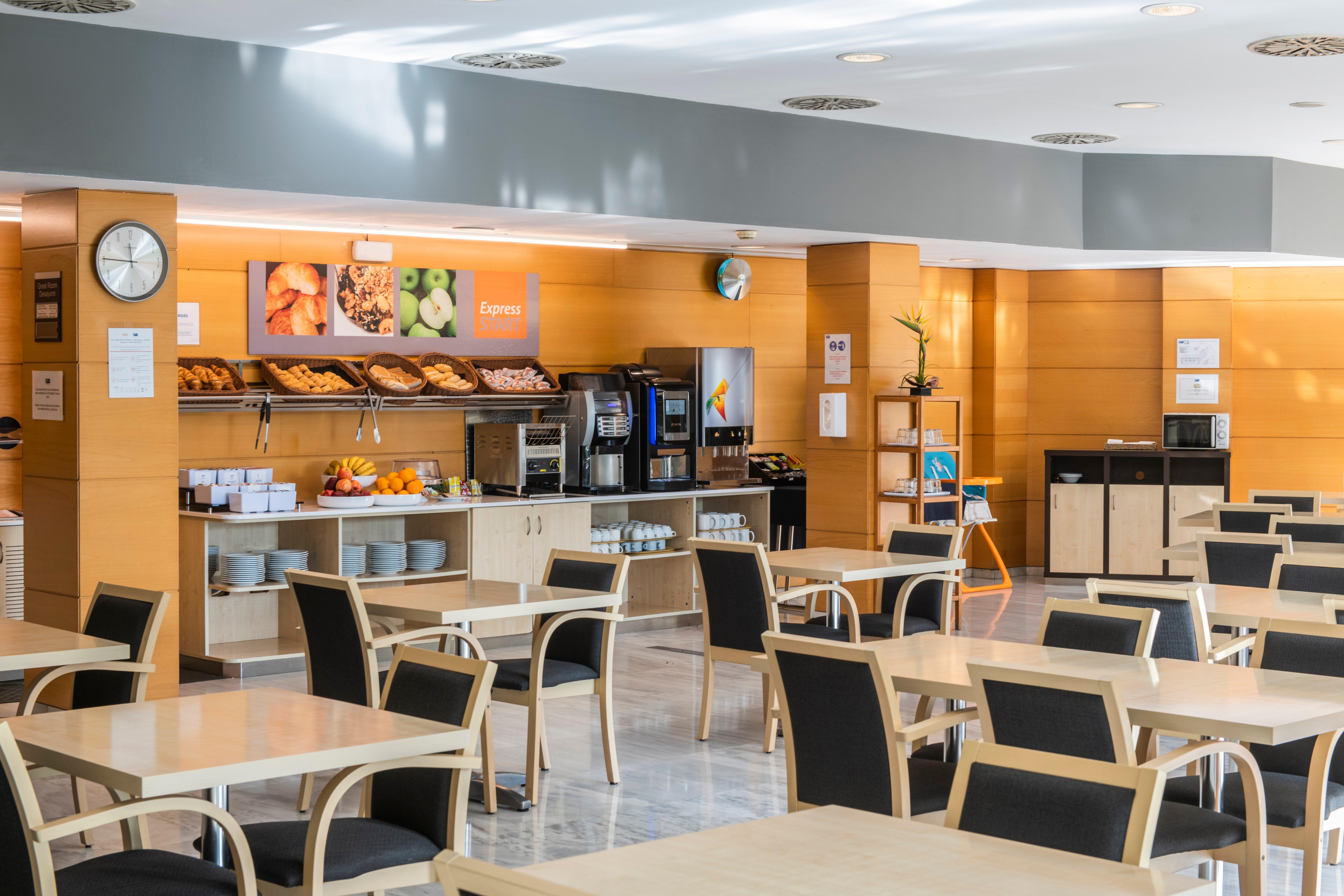 גראנולרס Holiday Inn Express Barcelona - Montmelo, An Ihg Hotel מראה חיצוני תמונה