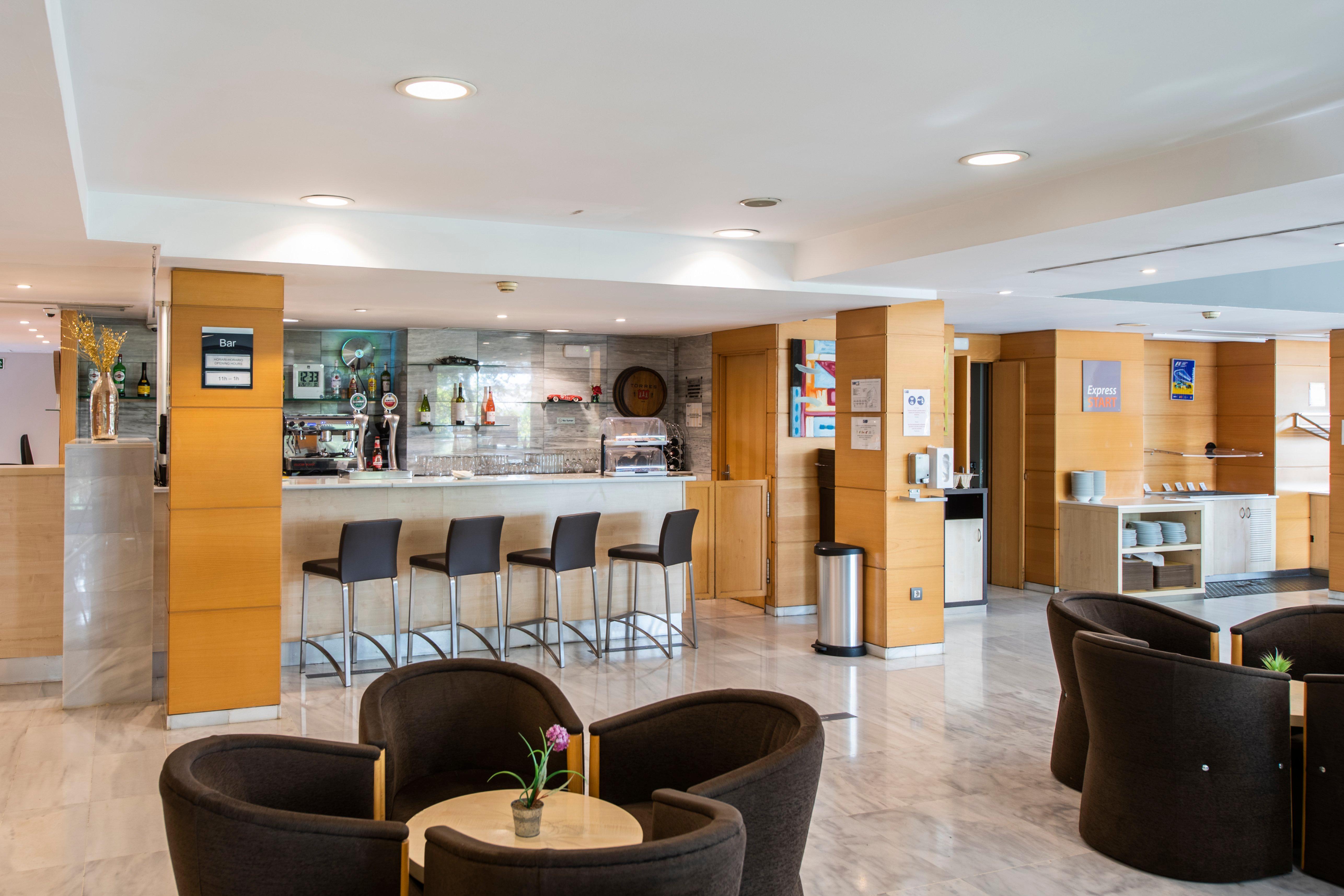 גראנולרס Holiday Inn Express Barcelona - Montmelo, An Ihg Hotel מראה חיצוני תמונה